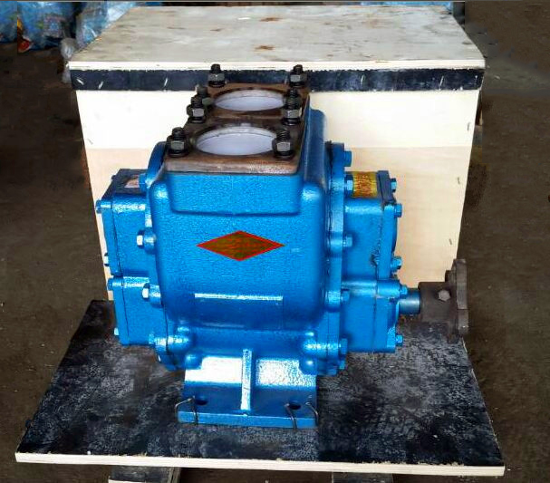 Oil tank truck rotary hydraulic gear pump