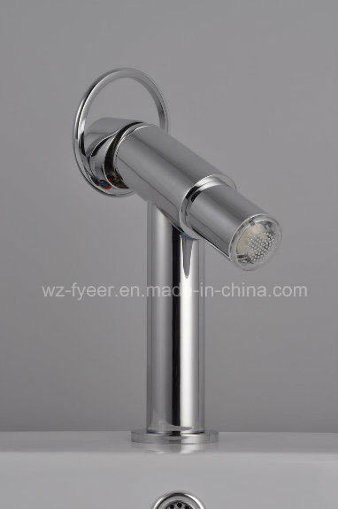 New Design Single Ring Handle LED Brass Basin Faucet (QH0618F)