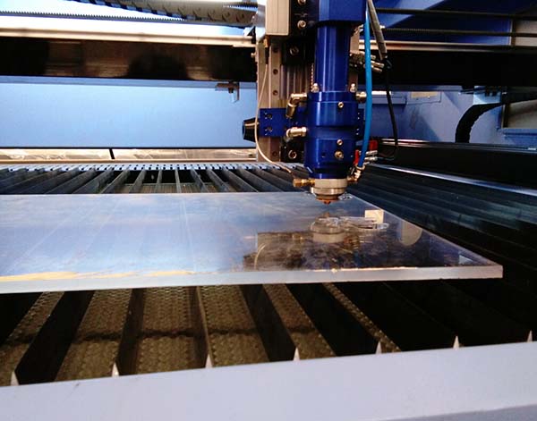 1300X900mm130W1.2mm Steel Laser Cutting Machine Price