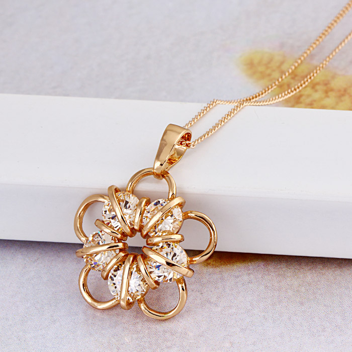 Fashion Jewelry Flower Pendant in Rose Gold Color