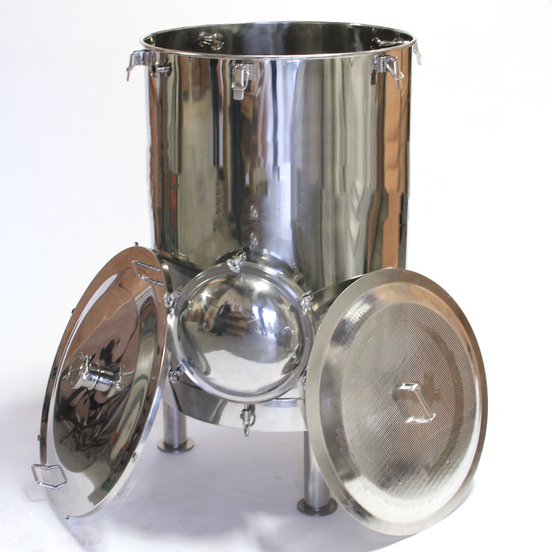 Mash Tun with Recirculation Fitting and Manway