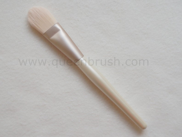 Pearl White Customized Logo Cosmetic Foundation Brush