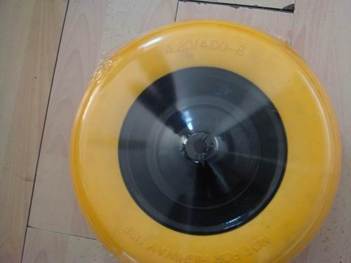 Heavy Duty Wheelbarrow 3.50-8 Yellow PU Wheels with Metal Rim