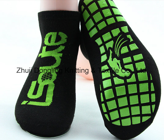 Customized Anti Slip Trampoline Socks Yoga Socks Factory Low Price