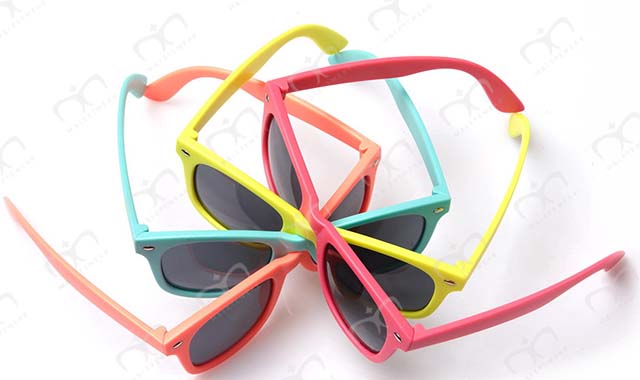 Warm Fashion Color Fashionable Hot Selling Promotion Sunglasses (5505)