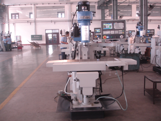 Universal Metal CNC Milling Machine (XK7130A)