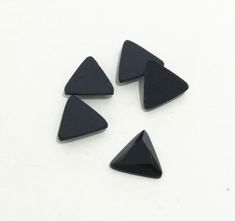 Yiwu Wholesale Flat Back Triangle Glass Beads for Dresses Decoration