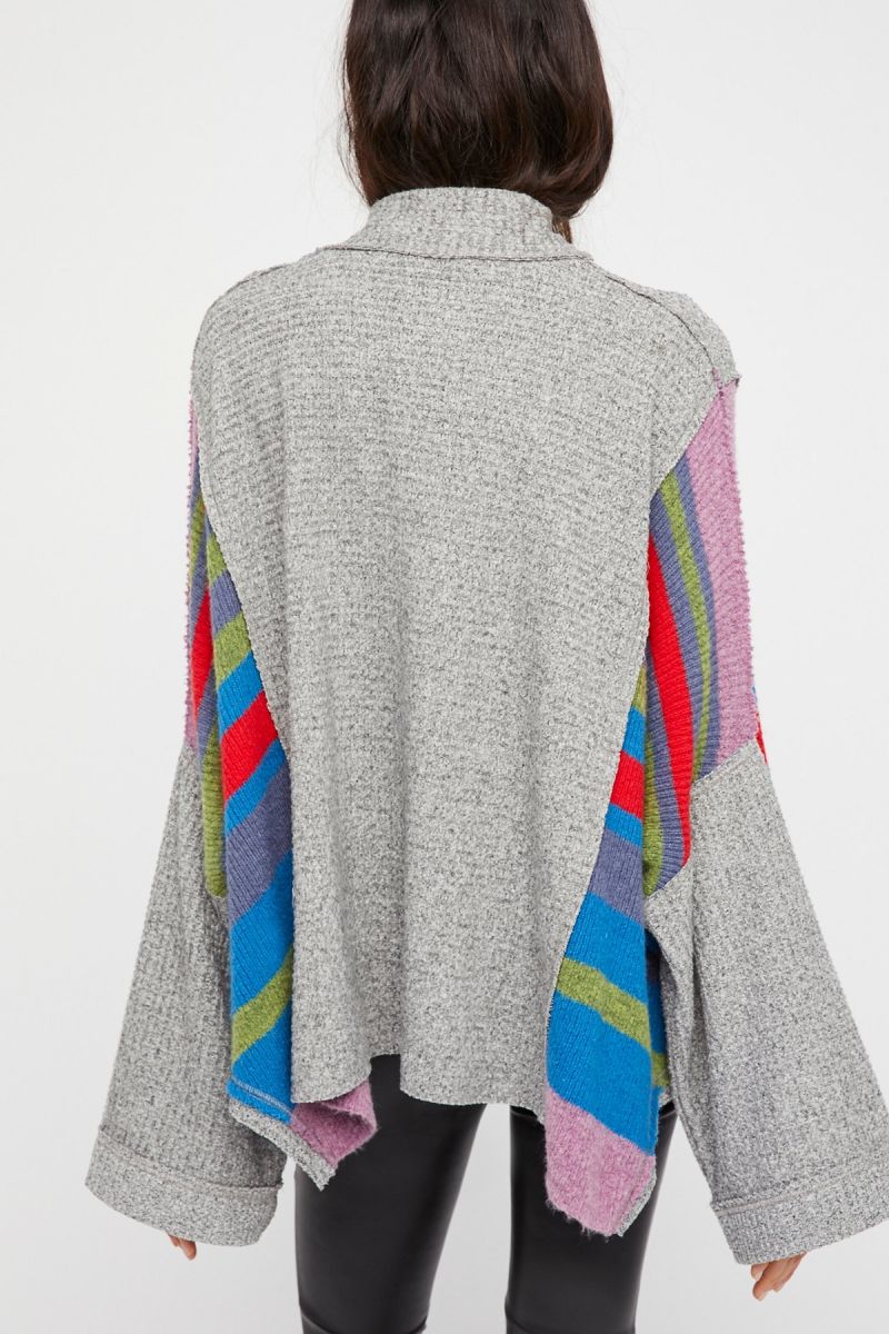 Oversized Shape and Contrast Sweater and Knit Fabrications