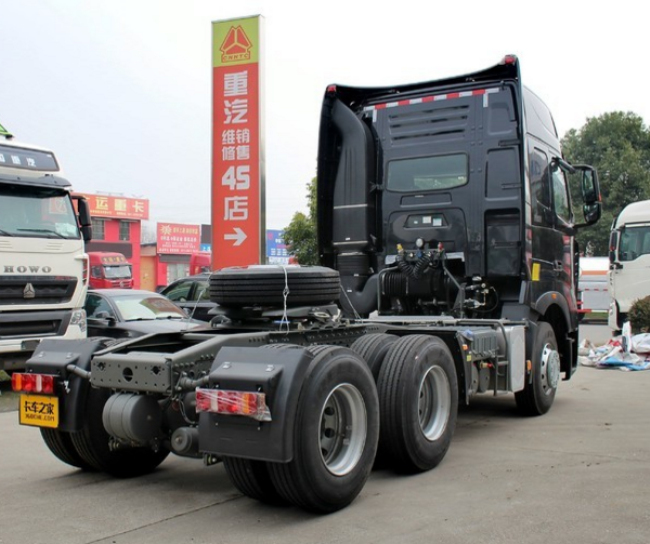 Chinese Truck Sinotruk T7h 6X4 HOWO Tractor Truck for Hot Sale