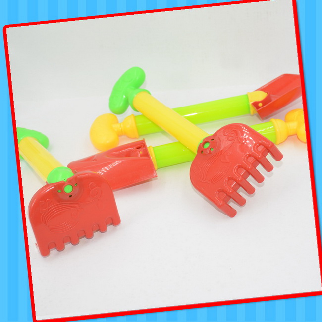 Plastic Toys Water Shooter Beach Toy with Candy for Kids