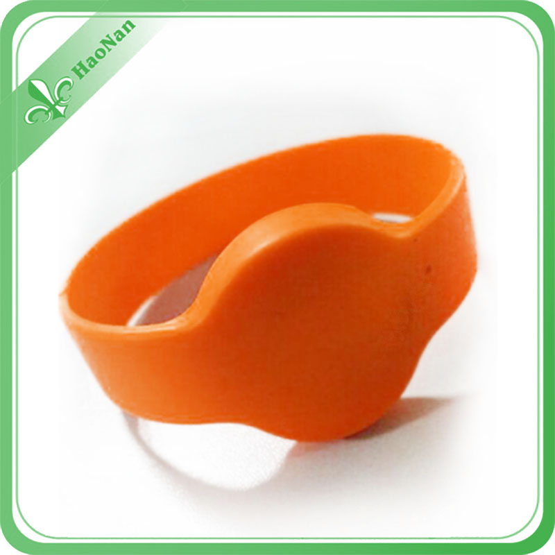 New Year Wholesale High Quality Customized Silicone Wristband