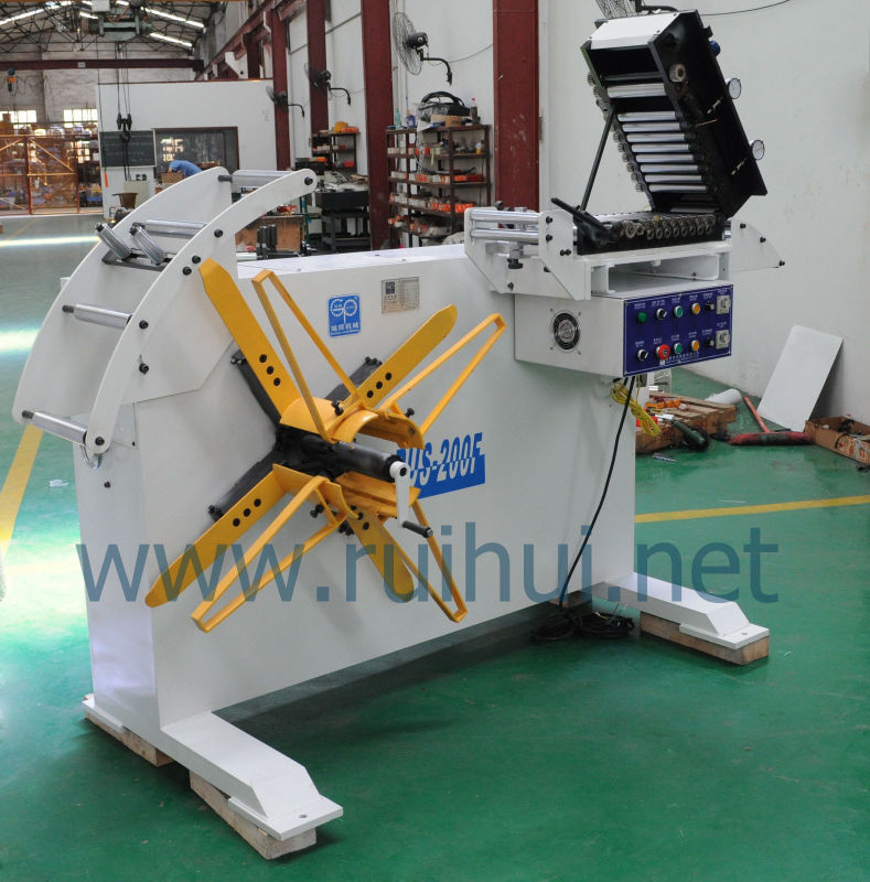 Uncoiler with Straightener Using in Automobile Mould