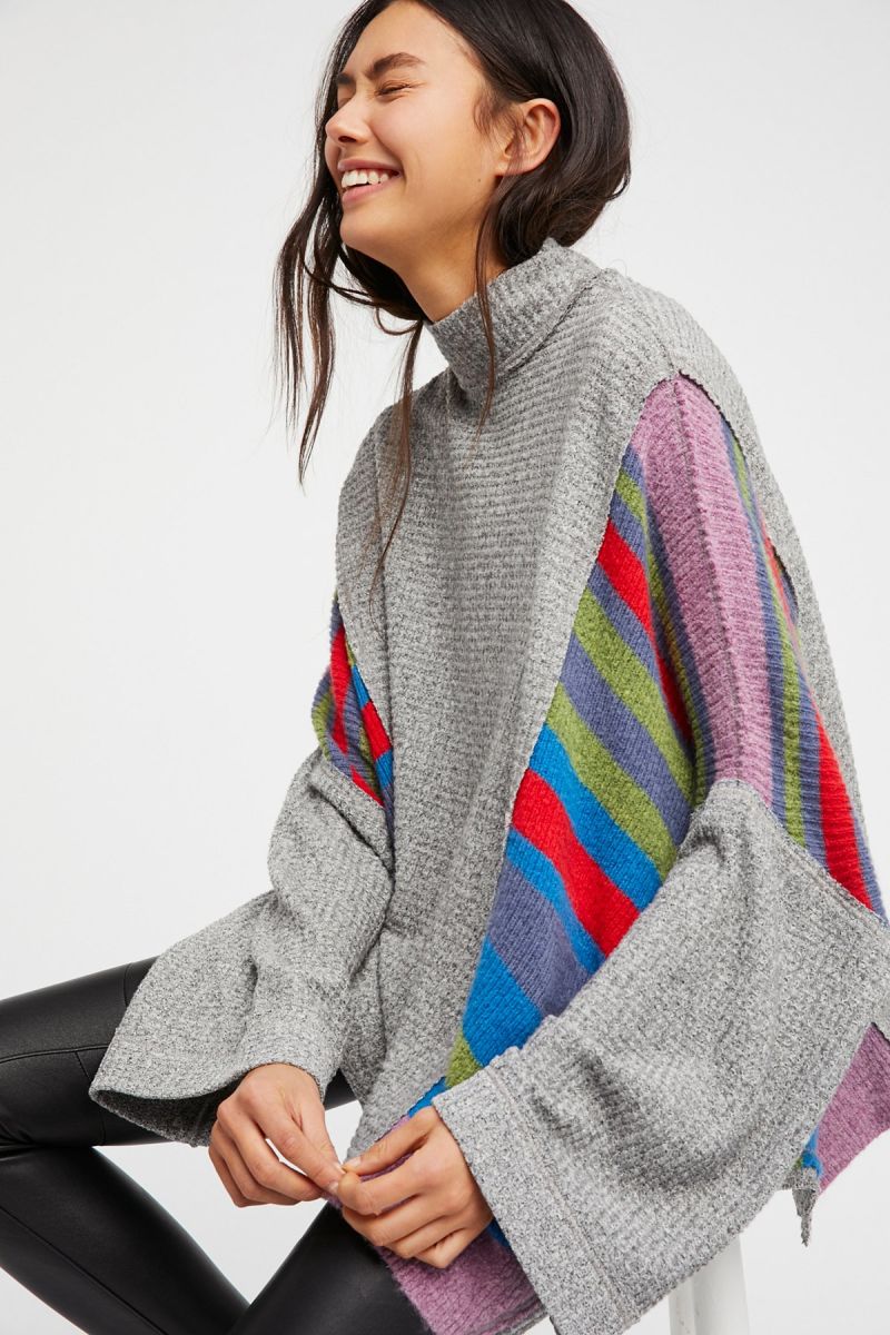 Oversized Shape and Contrast Sweater and Knit Fabrications