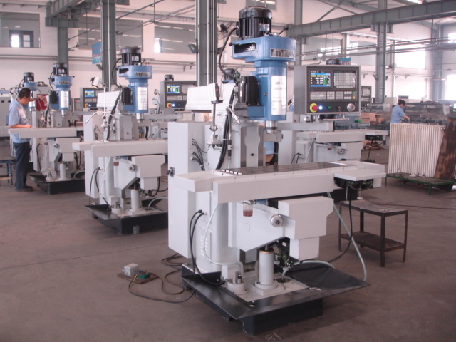 Universal Metal CNC Milling Machine (XK7130A)