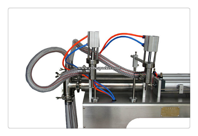 Single Head Oil Bottle Juice Filling Packing Machine