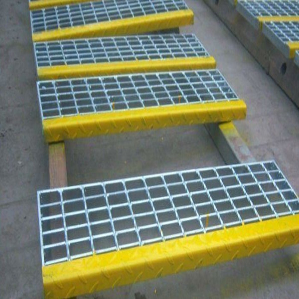 Stair Treads/Galvanized Steel Grating