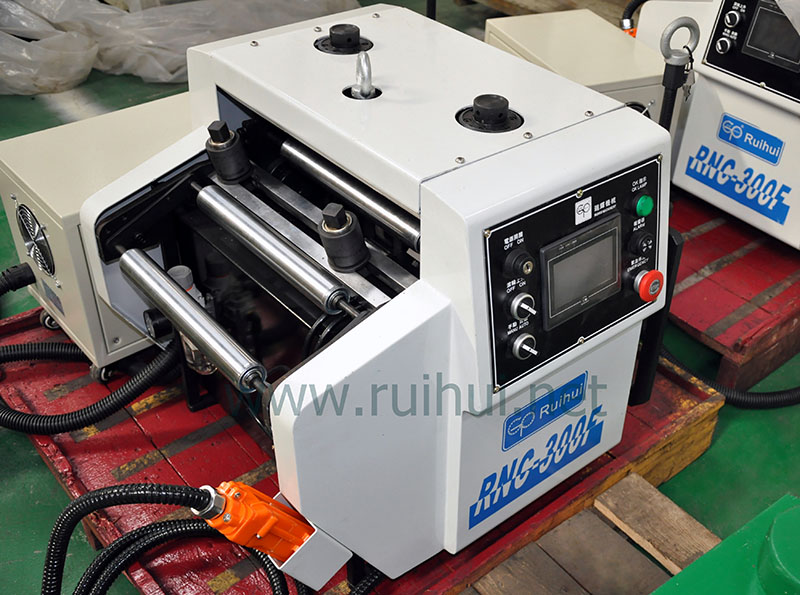 Nc Servo Feeder Use in Automobile Mould