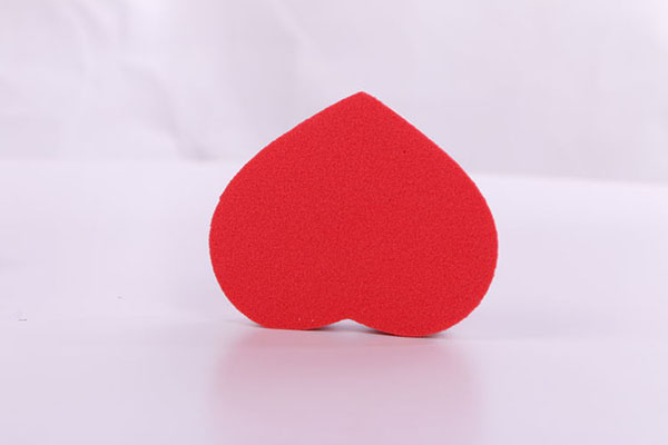 Love Shape Latex Free Sponge Cosmetic Puff Powder Foundation Puff Sponge