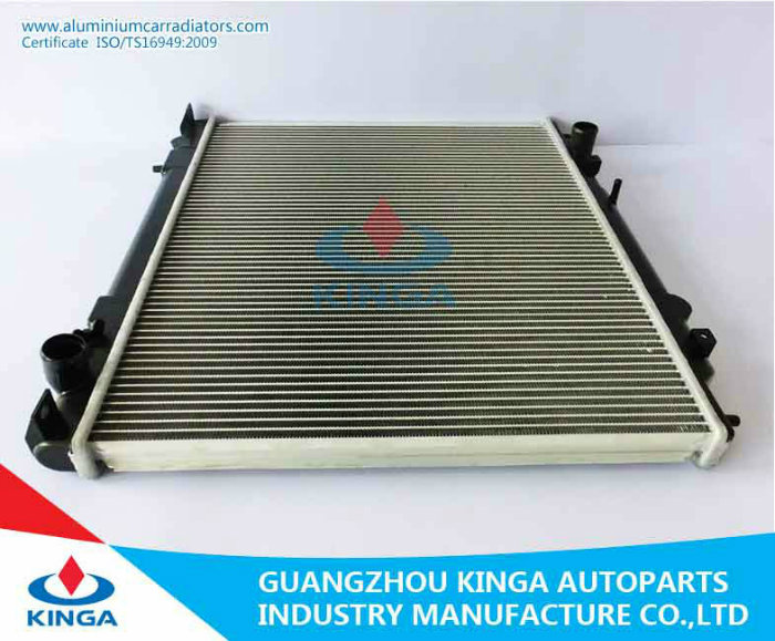 Auto Radiator for Mitsubishi L400/Space Gear'94 Car Accessory