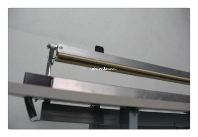 Low Price Foot Type Polythene Sealing and Cutting Machine