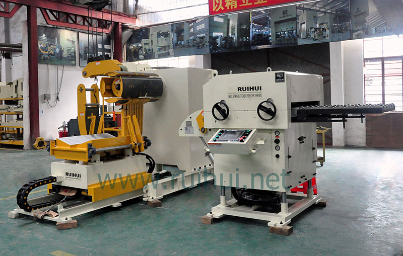 Coil Sheet Automatic Feeder with Straightener for Straightener Supplier