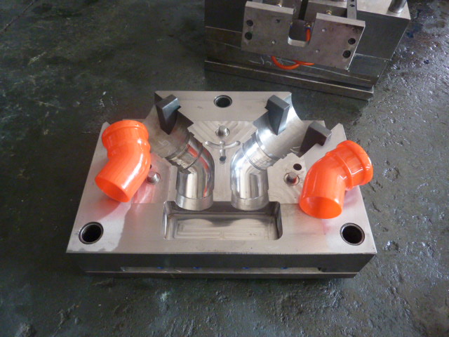 Plastic Collapsible Core 32mm Tee Mould