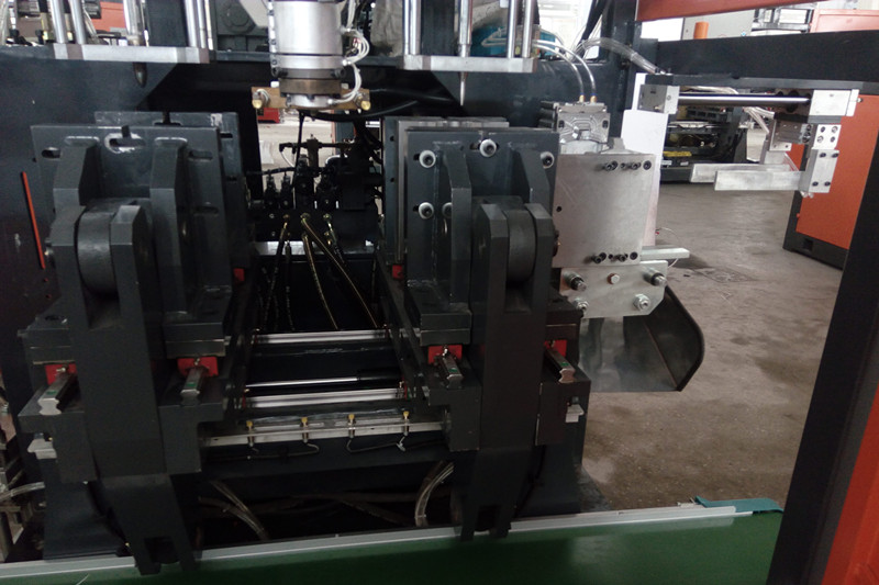 HDPE, ABS, Hmw HDPE Plastic Extrusion Blow Moulding Type Car Spoiler Manufacture Machine