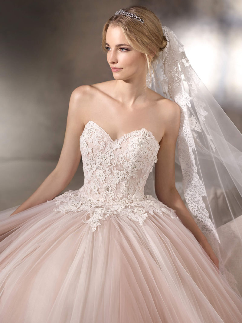 Beautiful Strapless Sweetheart Ball Gown Wedding Dress