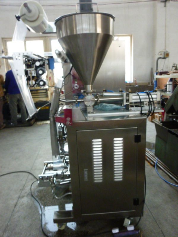 Yzd-100ql Automatic Shampoo Packing Machine with Mixer Hopper