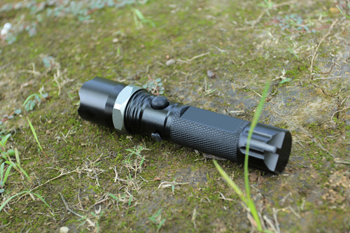 Rotating Focusing Police Flashlight with Ce, RoHS, MSDS, ISO, SGS