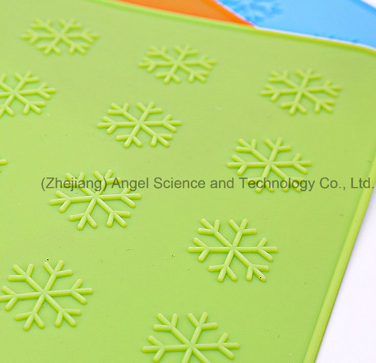 Anti-Skid Snowflake Silicone Table Mat for Holiday Sm40