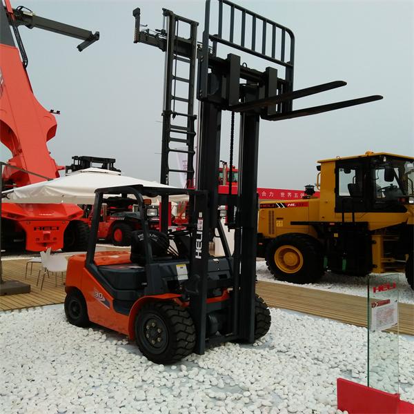 Heli 3 Ton Diesel Forklift Truck Cpcd30 / Anhui Heli Forklift