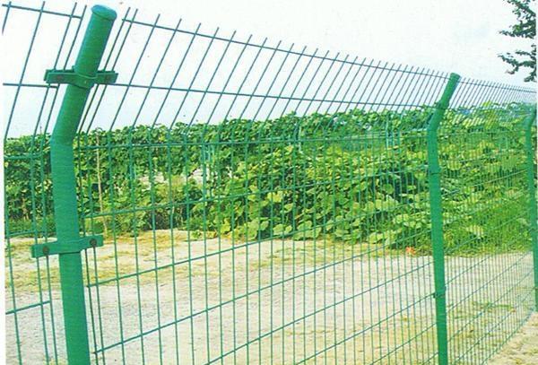 China Manufacturer of Bilateral Wire Fence