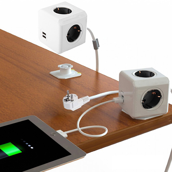 Fashion Safety Extended Wall Socket with Us Plug 4 Outlets Dual USB Ports Adapter