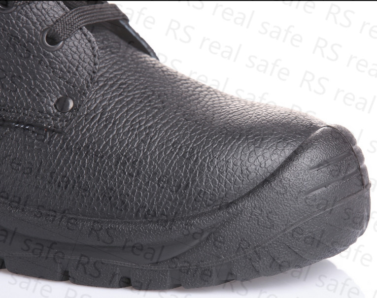 Industry Safety Shoes in The Chile Mining