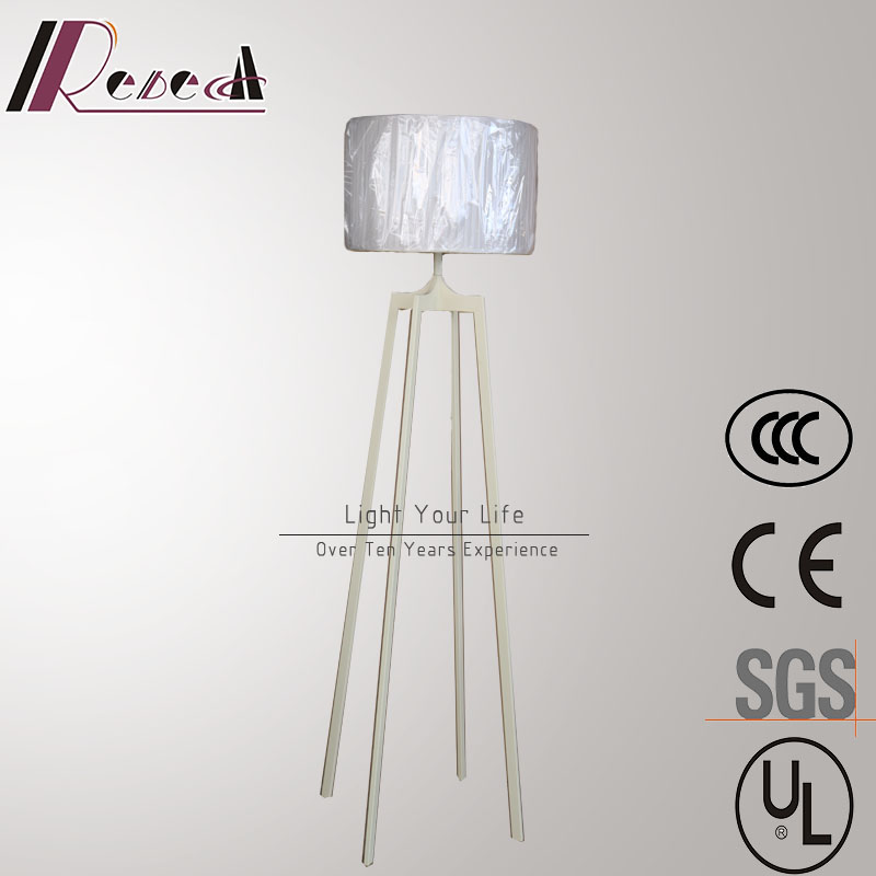 High Quality Quadrupod White Iron Standing Floor Lamp