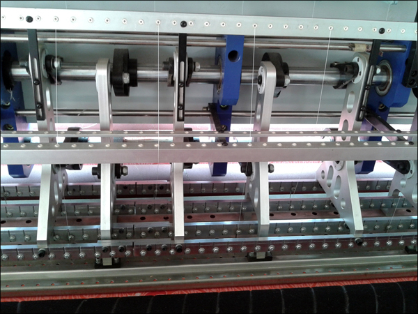 Yuxing Industrial Computerized Multi Needle Mattress Quilting Machine Can Do Tack and Jump Patterns