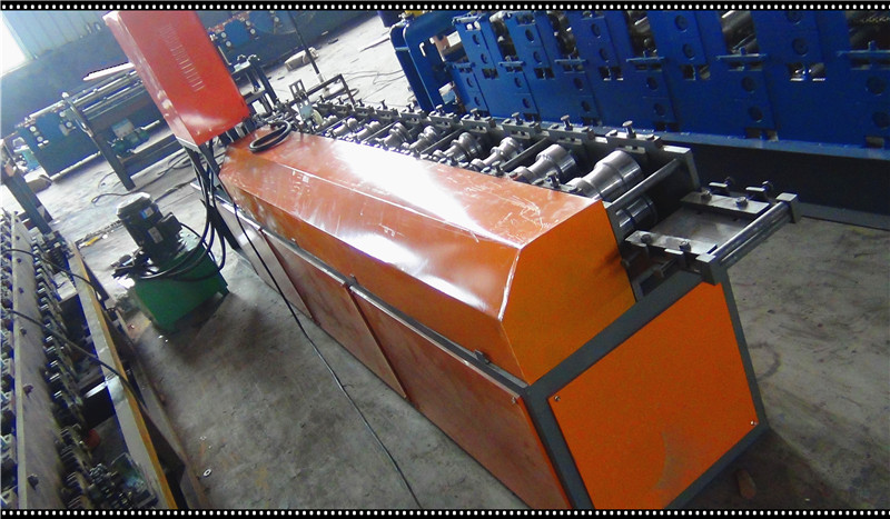 Roller Shutter Door Machine Made in China