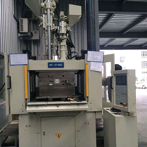 Servo Control Vertical Injection Machine for Two Workstations (HT210DC)