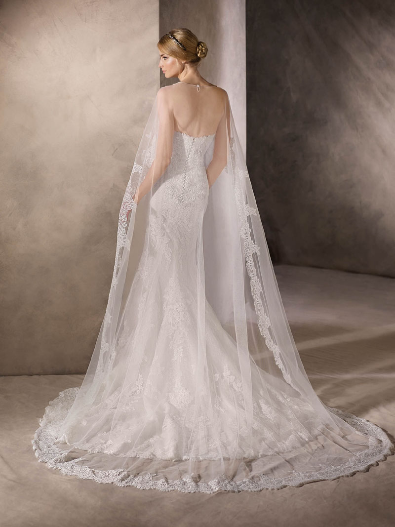 Beautiful Mermaid Wedding Dress with a Sweetheart Neckline in Marvellous Embroidered Tulle