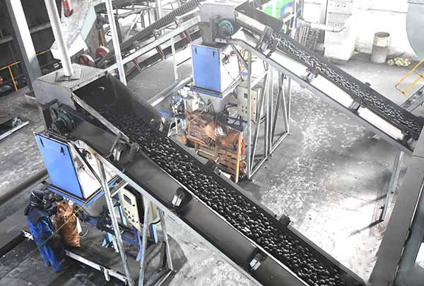 Briquette Ball Press Machine for Lignite/Charcoal Powder