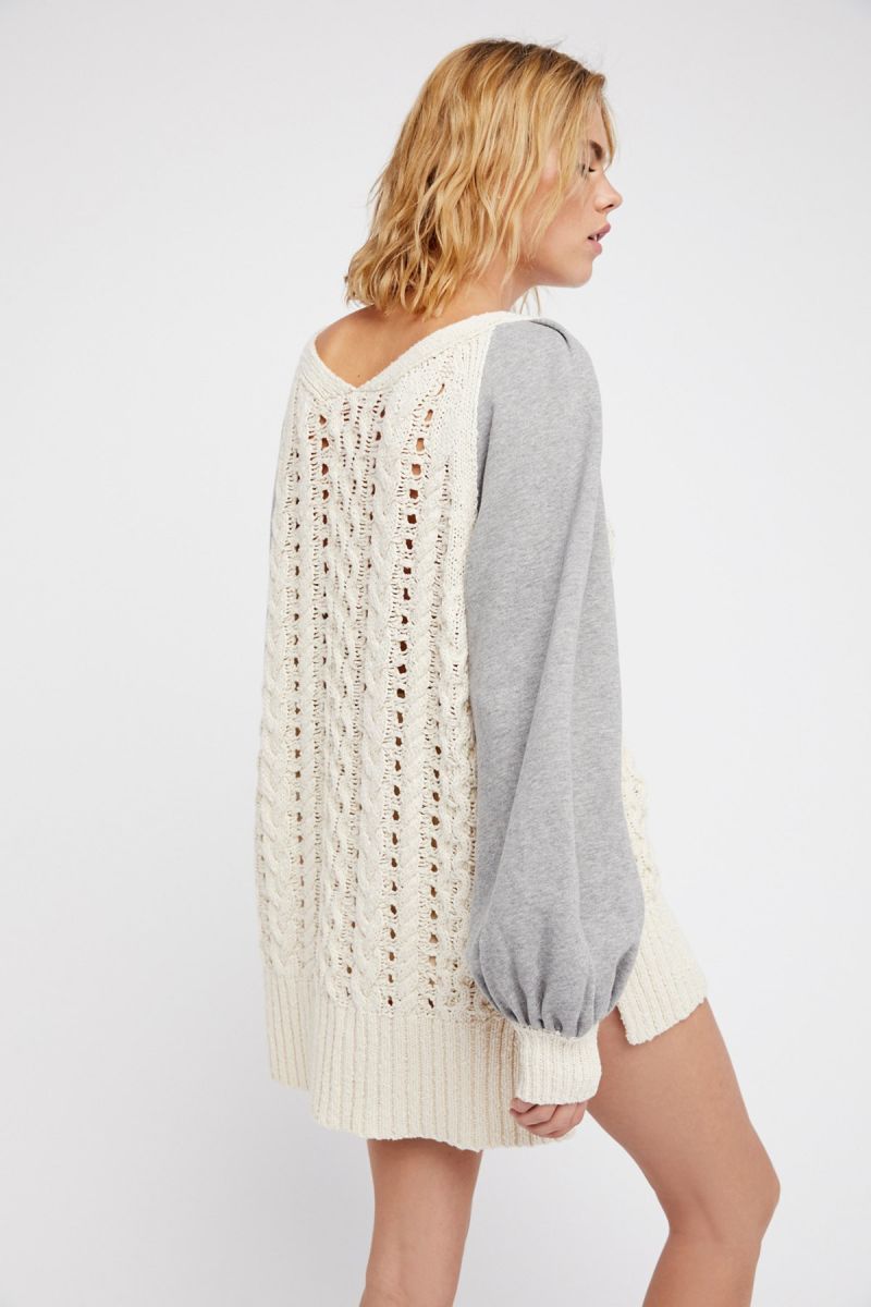 Oversized and Effortless Features Cable Sweater Fabrication with Solid Contrast Sleeves