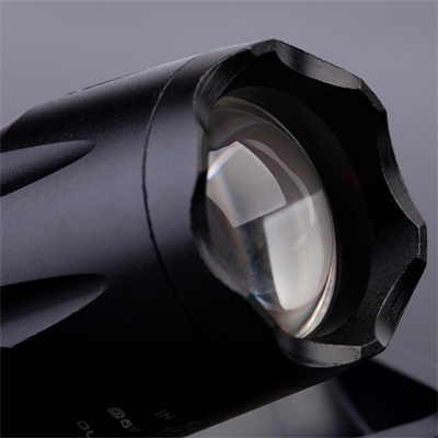 Telescopic Focusing 4 Modes 1X18650 R650 Flashlight