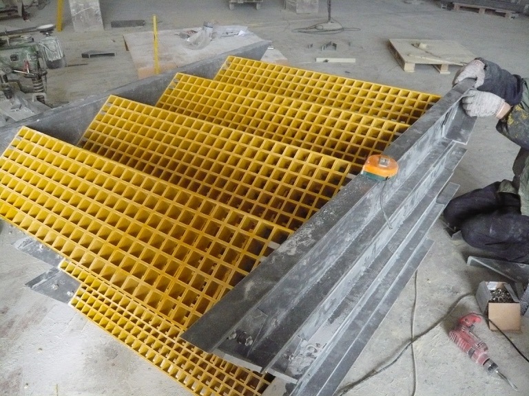 GRP/FRP Grating, Platforms/Walkways, Fiberglass Stair Tread.