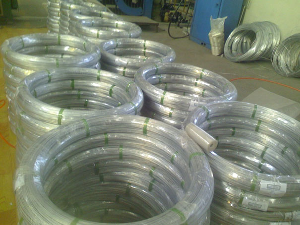 Oval Galvanized Wire 2.2X2.7mm for Farm Fencing