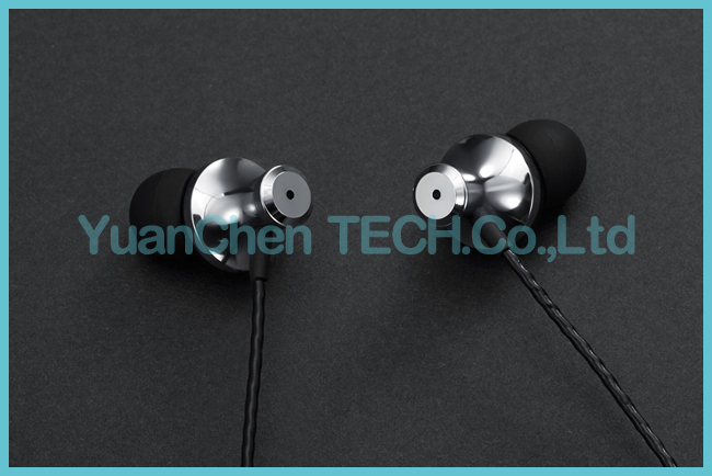 A6 3.5mm in-Ear Metal Earphone with Microphone Supper Bass Earbuds