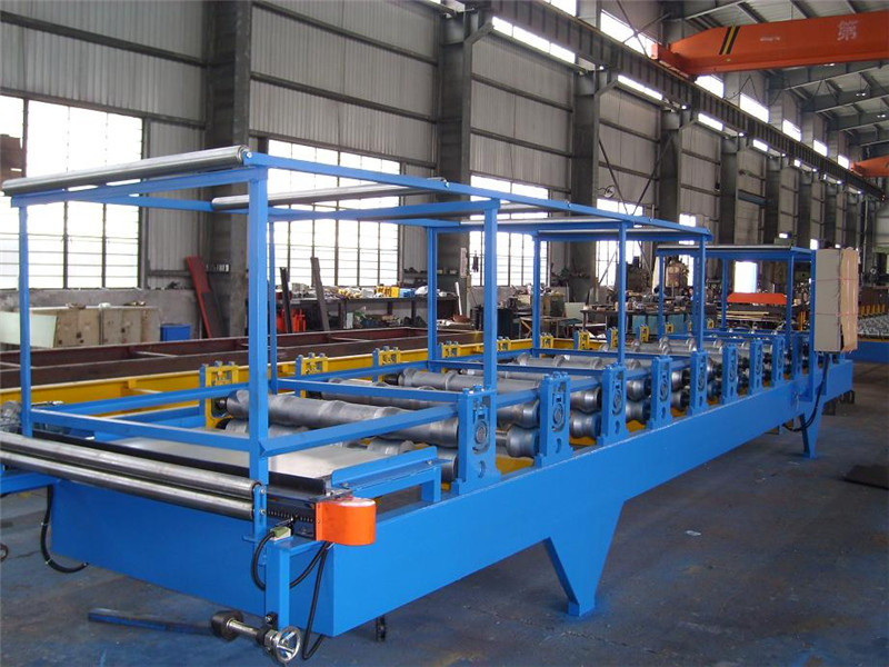 High Quality Ce EPS Sandwich Panel Roof Making Machine