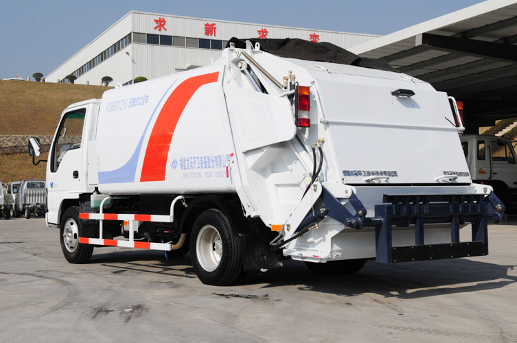 New Condition Hottest 4*2 Dongfeng Rear Loader Garbage Compactor Truck