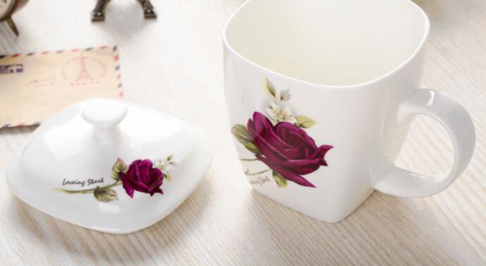 Porcelain Tea Cup with Flower Printing for Gifts