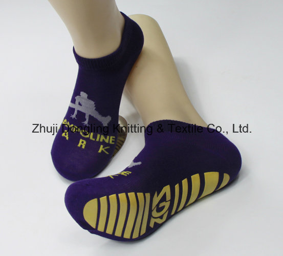 Customized Anti Slip Trampoline Socks Yoga Socks Factory Low Price